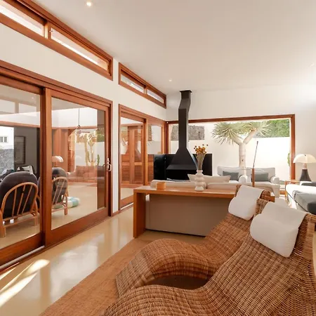 Canaryislandshost L Pausa Willa Costa Teguise