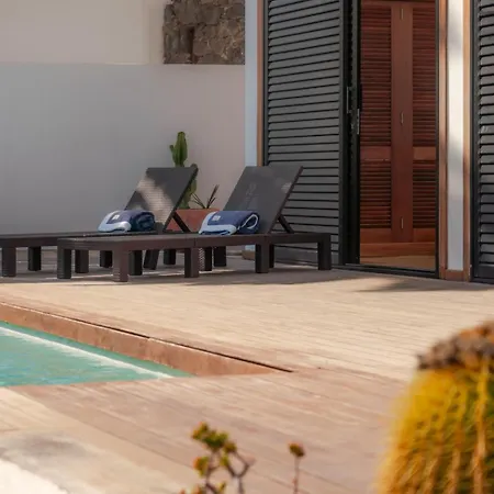 Canaryislandshost L Pausa * Costa Teguise